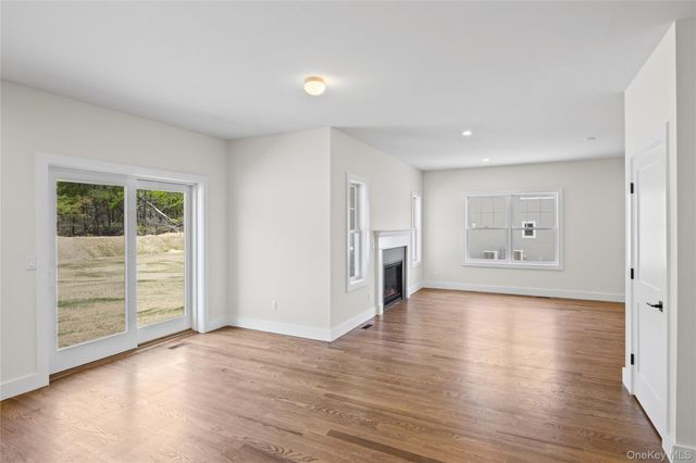 5 Jersey Avenue, Miller Place, NY 11764