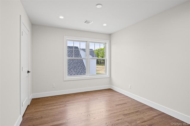 5 Jersey Avenue, Miller Place, NY 11764