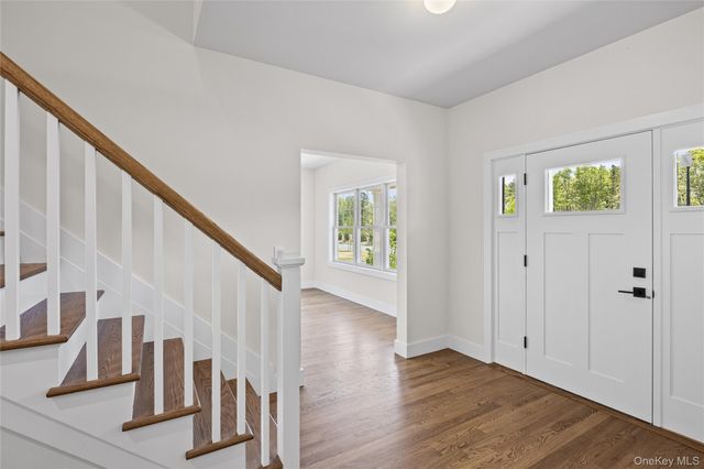 5 Jersey Avenue, Miller Place, NY 11764