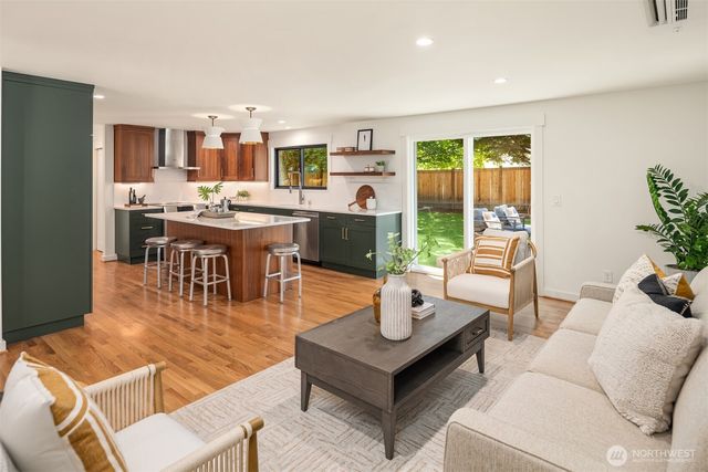 10044 Slater Avenue NE, Kirkland, WA 98033