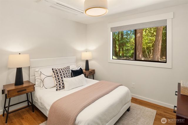 10044 Slater Avenue NE, Kirkland, WA 98033