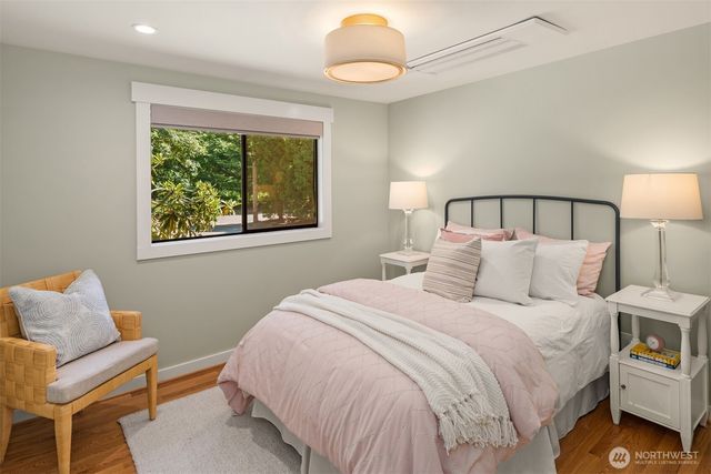10044 Slater Avenue NE, Kirkland, WA 98033