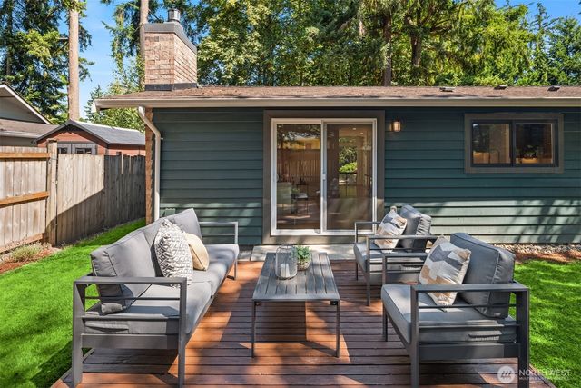 10044 Slater Avenue NE, Kirkland, WA 98033