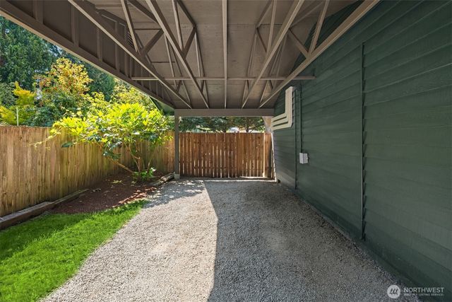 10044 Slater Avenue NE, Kirkland, WA 98033