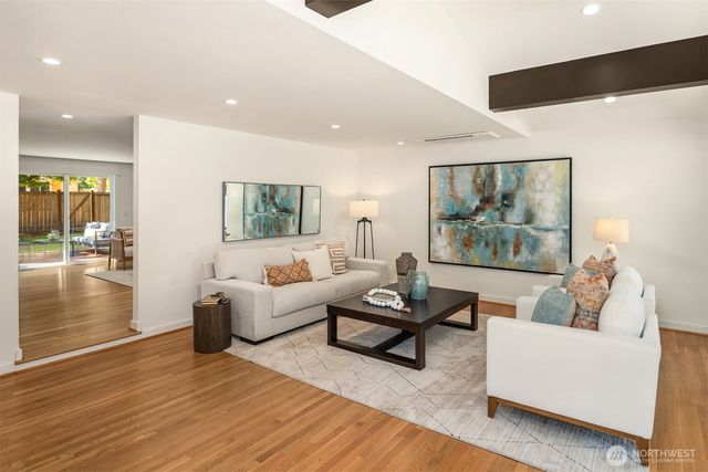 10044 Slater Avenue NE, Kirkland, WA 98033