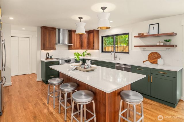 10044 Slater Avenue NE, Kirkland, WA 98033