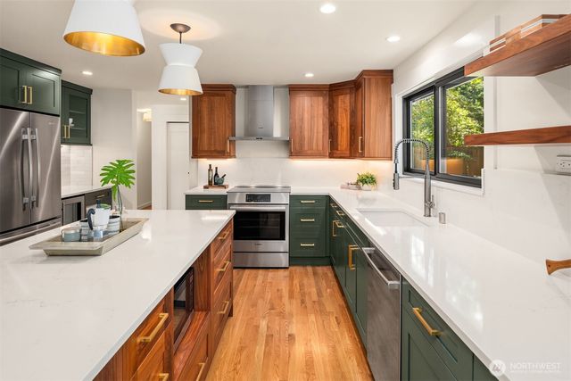 10044 Slater Avenue NE, Kirkland, WA 98033