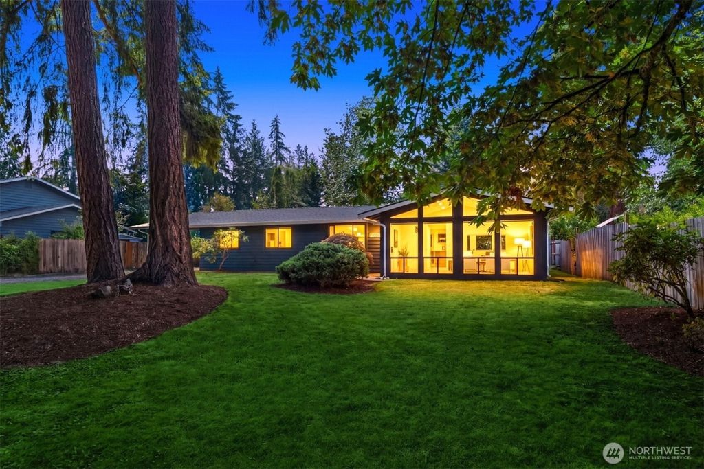 10044 Slater Avenue NE, Kirkland, WA 98033