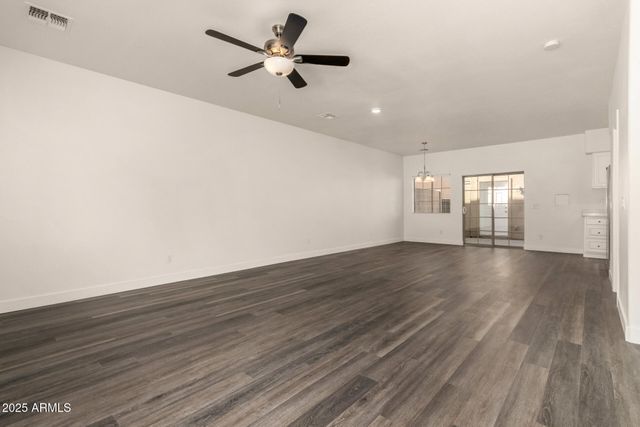 2838 E TRACY Lane 3, Phoenix, AZ 85032