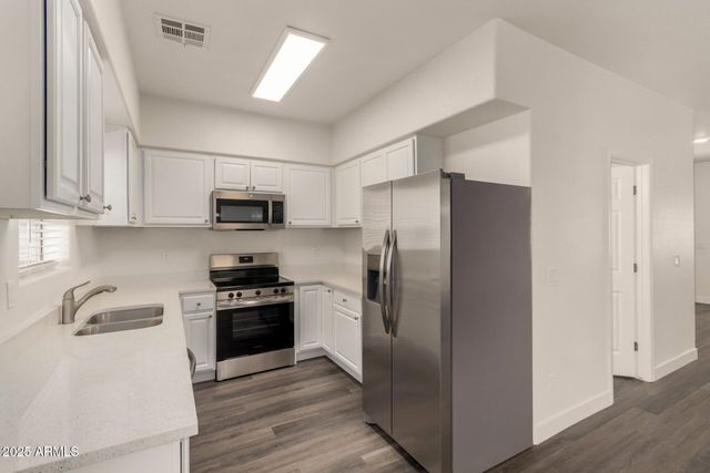 2838 E TRACY Lane 3, Phoenix, AZ 85032