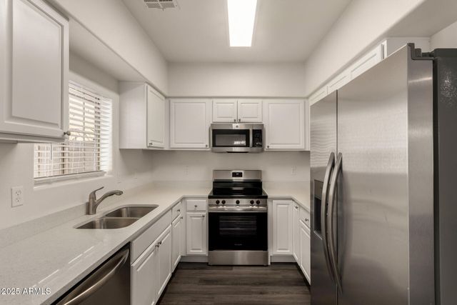 2838 E TRACY Lane 3, Phoenix, AZ 85032