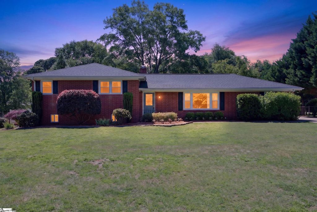 104 Central Avenue, Mauldin, SC 29662
