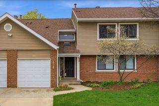 101 Windwood Court 101, Buffalo Grove, IL 60089
