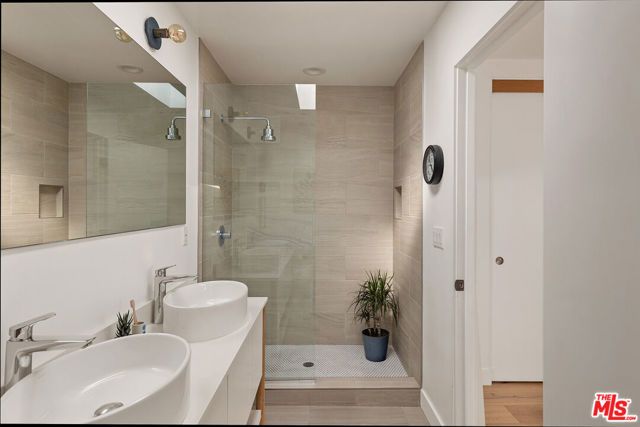860 S Wilton Place, Los Angeles, CA 90005