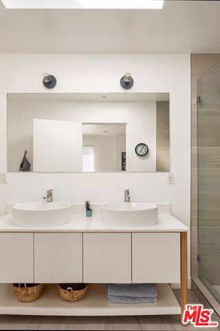 860 S Wilton Place, Los Angeles, CA 90005