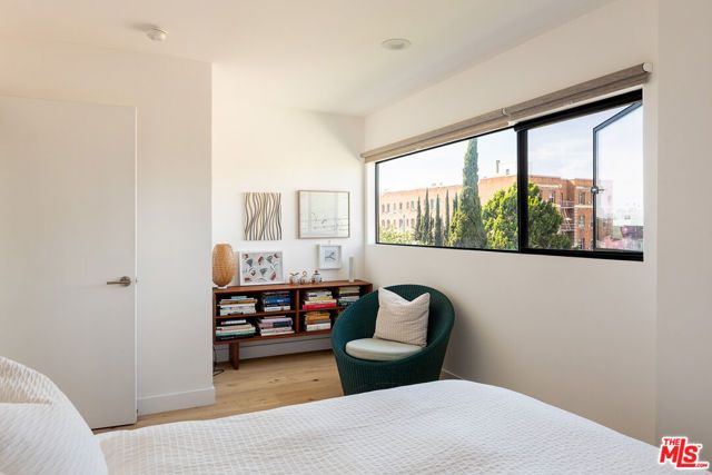 860 S Wilton Place, Los Angeles, CA 90005