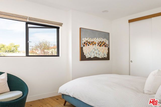 860 S Wilton Place, Los Angeles, CA 90005