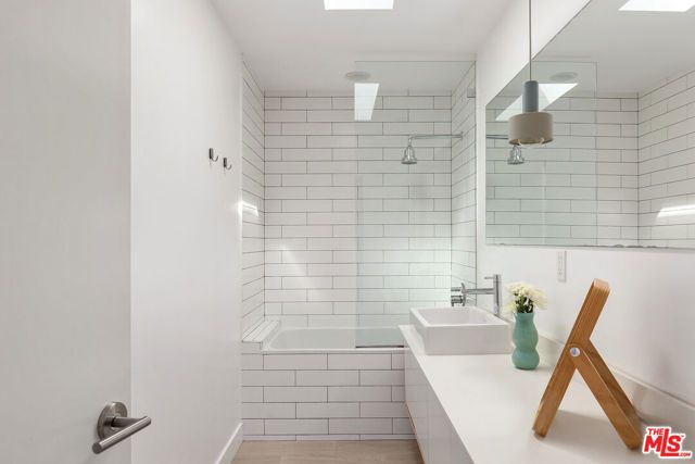 860 S Wilton Place, Los Angeles, CA 90005