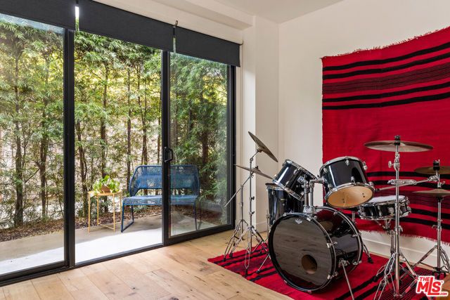 860 S Wilton Place, Los Angeles, CA 90005