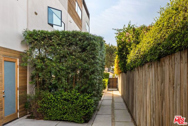860 S Wilton Place, Los Angeles, CA 90005