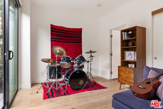 860 S Wilton Place, Los Angeles, CA 90005