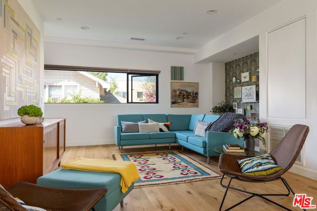 860 S Wilton Place, Los Angeles, CA 90005