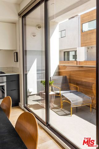 860 S Wilton Place, Los Angeles, CA 90005