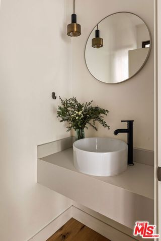 860 S Wilton Place, Los Angeles, CA 90005