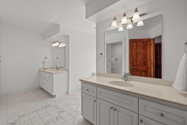 N69W34498 Oconomowoc ROAD, Oconomowoc, WI 53066