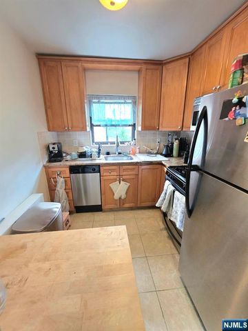 2165D N Central Road D, Fort Lee, NJ 07024