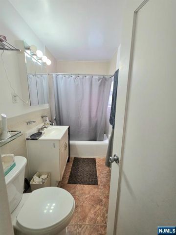2165D N Central Road D, Fort Lee, NJ 07024