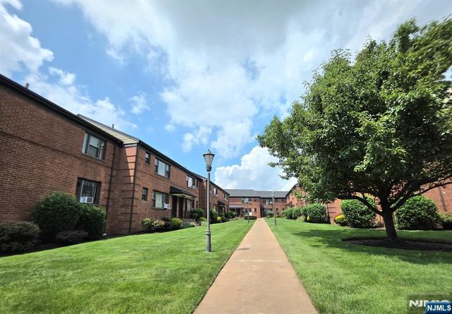 2165D N Central Road D, Fort Lee, NJ 07024