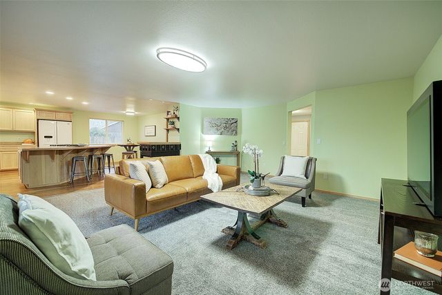 803 3rd Avenue NW, Puyallup, WA 98371