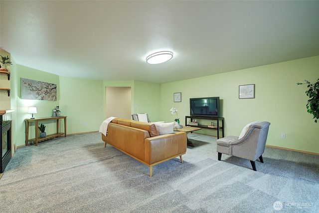 803 3rd Avenue NW, Puyallup, WA 98371