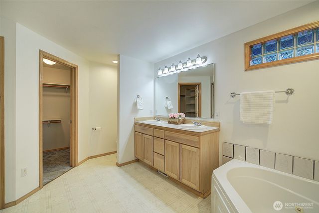 803 3rd Avenue NW, Puyallup, WA 98371