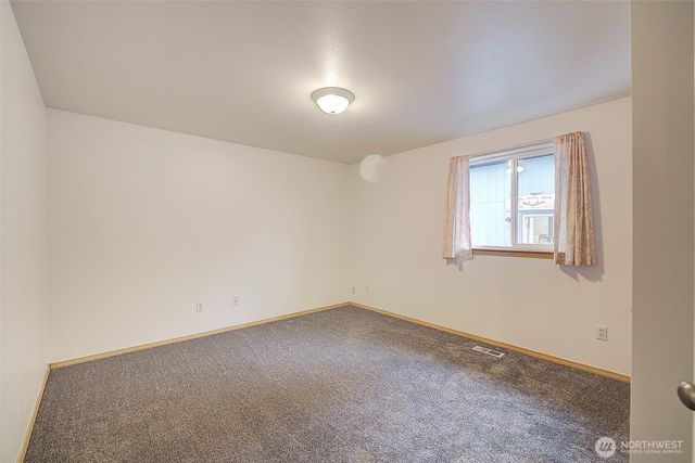 803 3rd Avenue NW, Puyallup, WA 98371