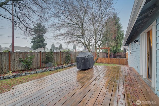 803 3rd Avenue NW, Puyallup, WA 98371