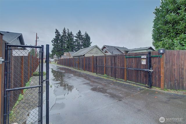 803 3rd Avenue NW, Puyallup, WA 98371