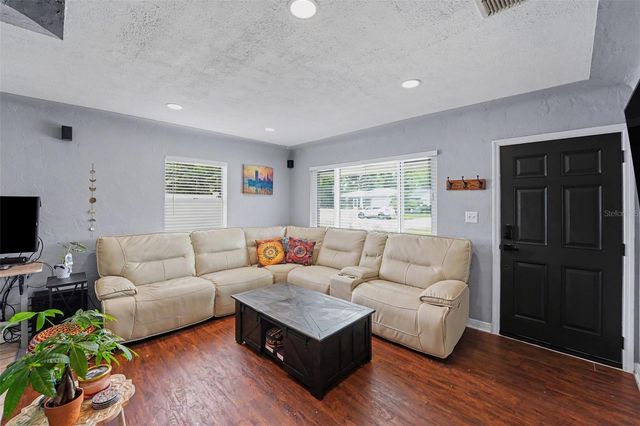 3719 39TH STREET N, St Petersburg, FL 33713