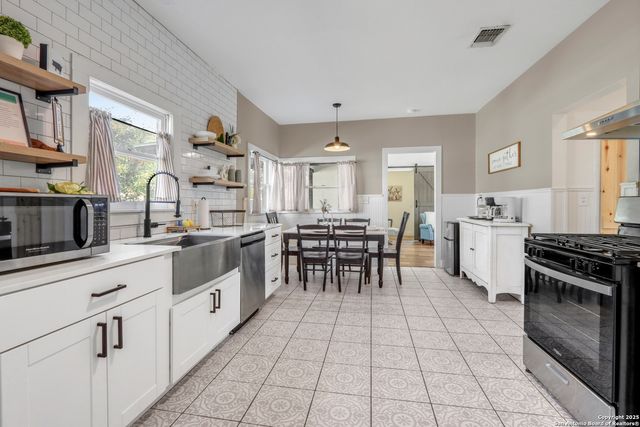 569 Wright, New Braunfels, TX 78130