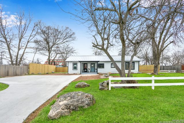 569 Wright, New Braunfels, TX 78130