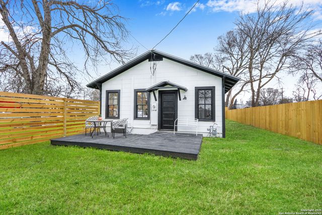 569 Wright, New Braunfels, TX 78130