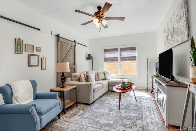 569 Wright, New Braunfels, TX 78130