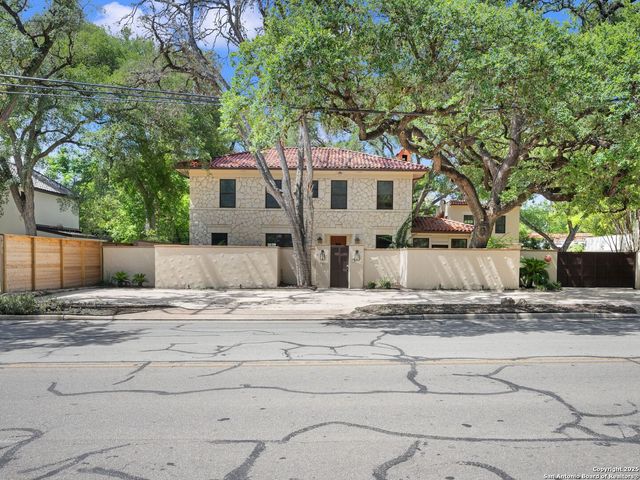 421 E Hildebrand, San Antonio, TX 78212