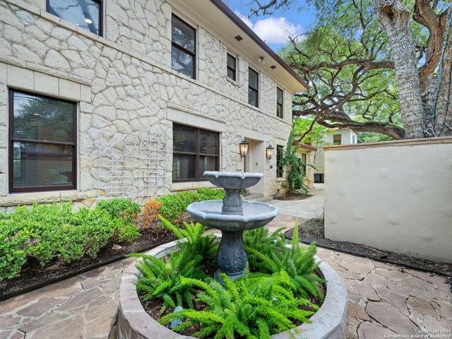 421 E Hildebrand, San Antonio, TX 78212