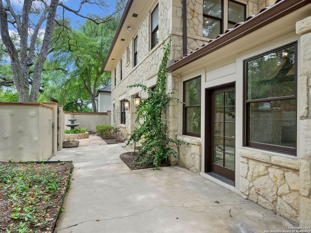 421 E Hildebrand, San Antonio, TX 78212