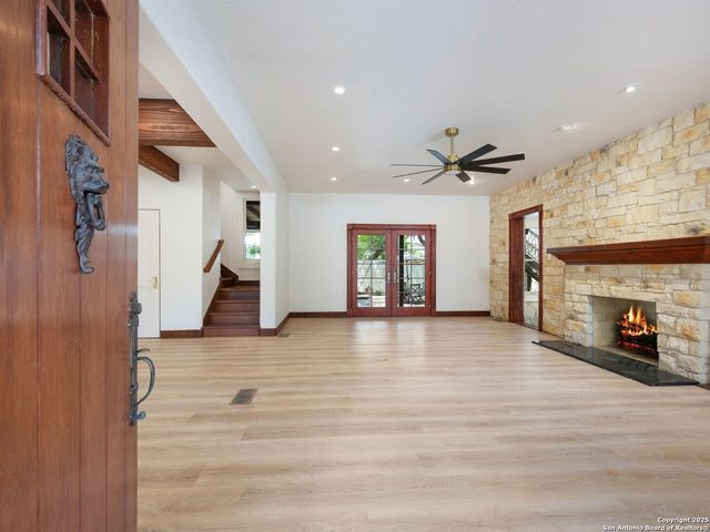 421 E Hildebrand, San Antonio, TX 78212