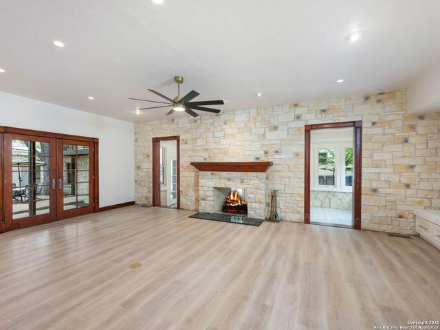 421 E Hildebrand, San Antonio, TX 78212