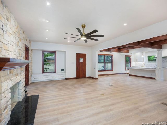 421 E Hildebrand, San Antonio, TX 78212