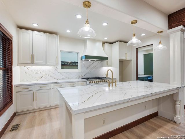 421 E Hildebrand, San Antonio, TX 78212